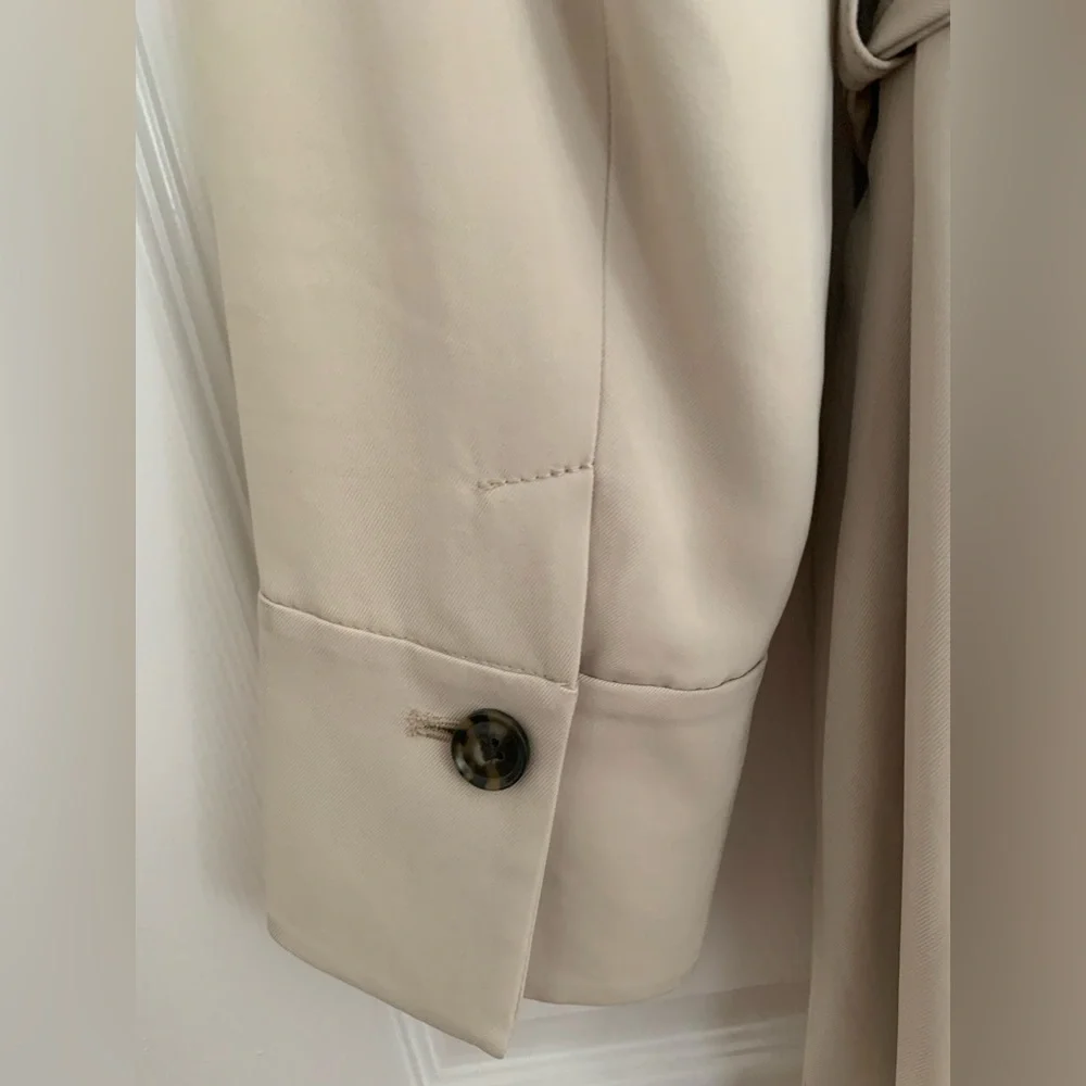 Banana Republic Trench Coat: Khaki Beige, 2 Side Pockets, 2 Side Slits M - Picture 4 of 16